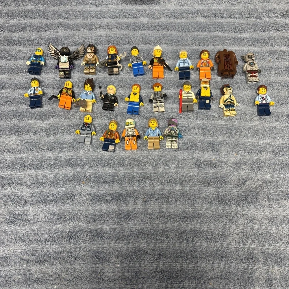 LEGO Collectible Minifigure Assortment‎ Bulk Lot of 25 needs parts